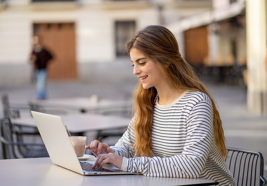 Attractive Young Woman Studying Or Working In A Coffee Shop Outs